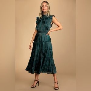 Lulu’s Take a Glance Emerald Green Tiered Mock Neck Midi Dress, Size Medium